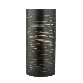 Candy 22cm Sort bordlampe Fra Oriva - Lyset der siver igennem skaber et smukt skygge- og lysspil, som giver en behagelig og stemningsfuld atmosfære i rummet.