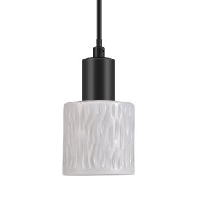 Julia Ø8 Opal Fra Oriva - Lampens opalglas spreder et varmt og indbydende sk&aelig;r, der skaber en stemningsfuld atmosf&aelig;re i dit hjem.