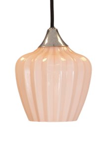 Amalfi Ø25 Abrikos loftslampe Fra PR Home - Amalfi pendellampen har et tidløst og elegant design med en blød silhuet inspireret af snegækblomsten.