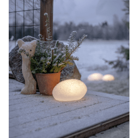 Globy 13cm Hvid solcellelampe Fra Star Trading - Det anbefales at placere flere i en gruppe p&aring; terrassen eller i haven.