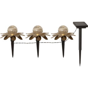 Lilly 3-pk Guld solcellelampe Fra Star Trading - Dekorationerne er cirka 15 cm i diameter og 10 cm h&oslash;je, med 65 cm mellem hver lampe og en samlet l&aelig;ngde p&aring; cirka 130 cm.