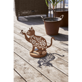 Oxicat Rust solcellelampe Fra Star Trading - Den er lige s&aring; smuk t&aelig;ndt som slukket og er perfekt til placering p&aring; en trappe, i et blomsterbed eller p&aring; altanen.