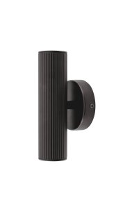 Hubble Sort udendørslampe Fra Globen Lighting - Hubble er en stilfuld v&aelig;glampe i sort, der spreder lyset b&aring;de op og ned og skaber et smukt lysspil mod v&aelig;ggen.