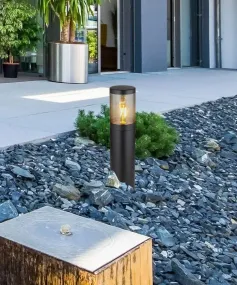 Xeloo 50cm Sort pullerter Fra Globo Lighting - Tillverkad i rostfritt st&aring;l med en r&ouml;kf&auml;rgad plastsk&auml;rm ger den ett mjukt och behagligt ljus.