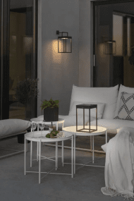 Portofino 30cm Sort solcellelampe Fra Konstsmide - Lampen oplades med solpanelet på 20h eller med det medfølgende USB-C kabel på 6h.