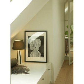 Leya 54cm Grøn bordlampe Fra PR Home - Leya er en komplet bordlampe med en matchende skærm, der giver et stilfuldt og harmonisk indtryk.