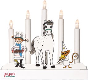 Pippi Hvid Fra Star Trading - Den charmerende lysestage spreder både julestemning og glæde og bliver en legende dekoration i vinduet eller på en hylde.