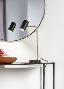 Marley 45cm Mat messing skrivebordslampe Fra Trio Lighting - Den moderne kombination af mat sort og mat messing giver stilfulde kontraster og fremhæver interiøret.
