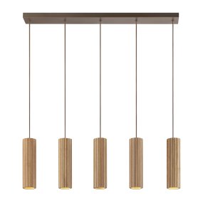 Lakewood 95cm Træ loftslampe Fra Brilliant - De fem pendler er placeret i rækkefølge, og højden kan justeres under installationen for at tilpasse sig rummet og den ønskede placering.