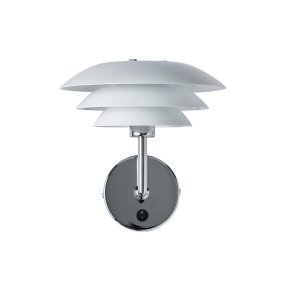 DL20 Hvid væglampe Fra Dyberg Larsen - DL20 v&aelig;glampen har et tidl&oslash;st og enkelt design, best&aring;ende af tre sk&aelig;rme, denne lampe er nem at installere og giver et smukt lys.