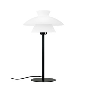 Valby 40cm Sort bordlampe Fra Dyberg Larsen - Det sorte metal i kombination med opalglasskærmene skaber et flot lysbillede i rummet uden at blænde.