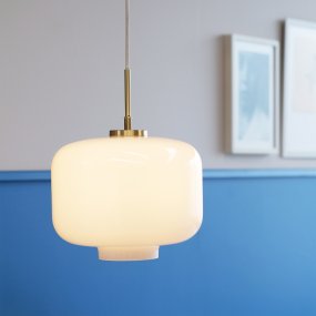 Arp Ø25 Opal loftslampe Fra Dyberg Larsen - ARP loftslampe i opal hvidt glas er en klassisk model, der passer ind i alle miljøer, både moderne og klassiske.