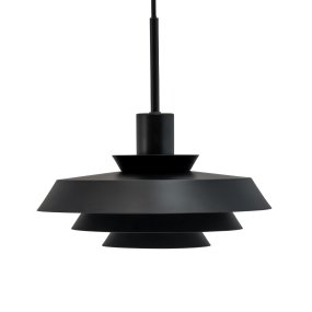 DL30 Ø30 Sort loftslampe Fra Dyberg Larsen - Opgrader din belysning over spisebordet, i k&oslash;kkenet, hallen eller et andet rum og nyd skandinavisk minimalisme og et varmt, hyggeligt lys med DL30 pendellampen.