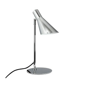 DL12 Mini 37cm Chrom skrivebordslampe Fra Dyberg Larsen - Den &auml;r utrustad med en sk&auml;rm som kan b&aring;de roteras och tiltas, vilket g&ouml;r det enkelt att rikta ljuset efter behov.