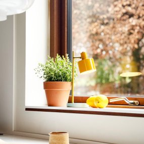 Ocean Mini 28cm Flerfarvet bærbar Fra Dyberg Larsen - Fuldt opladet p&aring; cirka 6 timer, og den lyser i op til 20 timer ved laveste lysstyrke og op til 4 timer ved h&oslash;jeste.