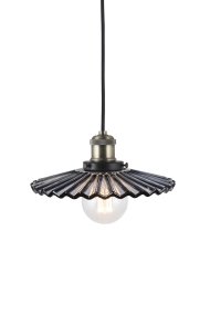 Cobbler Ø25 Røgfarvet loftslampe Fra Globen Lighting - Lampen har en 120 cm lang sort tekstilledning og en sort loftskop i plastik.