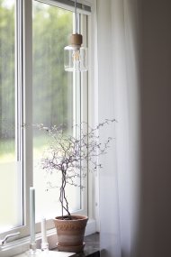 DOT Ø10 Gennemsigtig vindueslampe Fra Globen Lighting - Leveres med en 3,5 m tekstilledning med afbryder og stik.