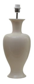 Mindy 50cm Beige lampefod Fra Hallbergs - Denna eleganta lampfot i keramik har en mjuk, klassisk form och en blank kr&auml;mbeige finish som ger ett varmt och stilrent uttryck.