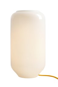 Flask 36cm Hvid/gul bordlampe Fra Artera - Den høje, afrundede opalglasskærm spreder et blødt og behageligt lys, der skaber en varm og indbydende atmosfære.