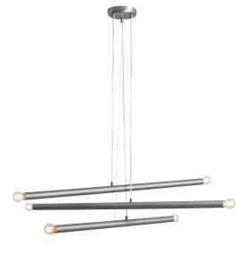 Tubo 6 100cm Stål loftslampe Fra Artera - Lampen best&aring;r af tre smalle metalr&oslash;r i en elegant st&aring;lfinish, placeret i forskellige h&oslash;jder og vinkler, der skaber et sp&aelig;ndende og luftigt udtryk.