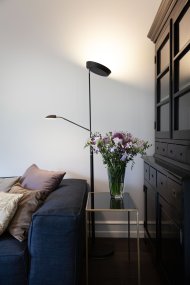 Vegas Sort gulvlampe Fra Halo Design - Vegas er det perfekte valg for dem, der leder efter en praktisk og elegant løsning til både atmosfære og opløsning.