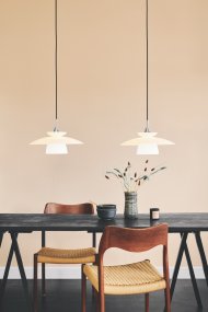 Scandinavia Ø40 Opal loftslampe Fra Halo Design - Skandinavien er b&aring;de praktisk og &aelig;stetisk &ndash; en lampe, der kombinerer funktion og form med en harmonisk m&aring;de.