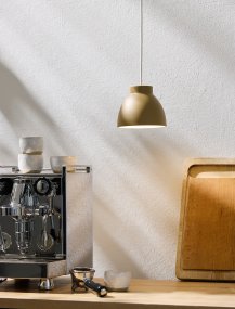 Object Ø16 Latte loftslampe Fra Halo Design - Object er et alsidigt og elegant valg til dig, der søger en kombination af funktionalitet og æstetik i dit interiør.