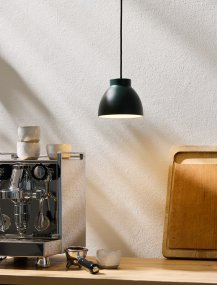 Object Ø16 Grøn loftslampe Fra Halo Design - Object er et alsidigt og elegant valg til dig, der s&oslash;ger en kombination af funktionalitet og &aelig;stetik i dit interi&oslash;r.