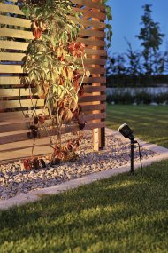 Amalfi Spotlight Sort Fra Konstsmide - Skab en harmonisk og ordentlig stemning i din have med denne stilfulde spotlight i sort aluminium.