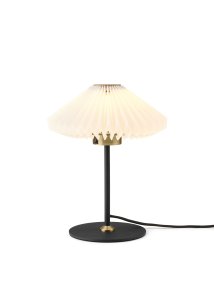 Paris 32cm Sort bordlampe Fra Halo Design - Paris er en elegant og sofistikeret bordlampe, der kombinerer klassiske og moderne funktioner.