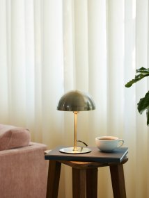 Boogie 25cm Antik messing bordlampe Fra Halo Design - Boogie er en smuk bordlampe med et moderne design.