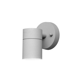Modena Grå udendørslampe Fra Konstsmide - Lyset er rettet nedad og skaber et bl&oslash;dt og effektivt lysbillede, der fremh&aelig;ver facaden og giver en behagelig udend&oslash;rsbelysning.