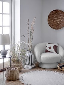 Kean 58cm Grå Fra Bloomingville - Kean bordlampe er en alsidig lampe lavet af terrakotta med en stilfuld nordisk form og en smuk gr&aring; tone, der passer ind i de fleste hjem.