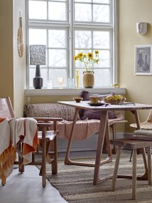 Olefine 62cm Grøn Fra Bloomingville - Olefine bordlampen fra Bloomingville er en s&oslash;d og dekorativ lampe i stent&oslash;j med reaktiv glasur i en bl&oslash;d gr&oslash;n tone.