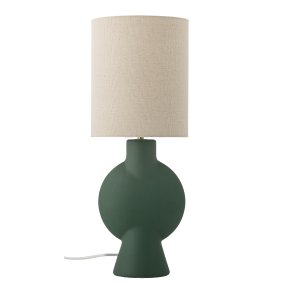 Sergio 55cm Grøn Fra Bloomingville - Lampen er glaseret med en finish, der varierer fra kopi til kopi - nogle har en m&oslash;rkere tone og mere tekstur, hvilket g&oslash;r hver lampe unik i sit udtryk.