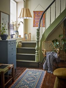 Sille Ø60 Natur loftslampe Fra Bloomingville - Med sit bl&oslash;de udtryk og jordagtige materiale tilf&oslash;jer Sille b&aring;de varme og tekstur til rummet - en stilfuld pendel til dem, der &oslash;nsker at skabe en harmonisk og indbydende atmosf&aelig;re.