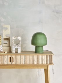 Paddy 26cm Grøn Fra Bloomingville - Hver lampe er unikt fremstillet, hvilket betyder, at der kan forekomme sm&aring; variationer i farve og form - og det er netop det, der g&oslash;r Paddy s&aring; speciel.