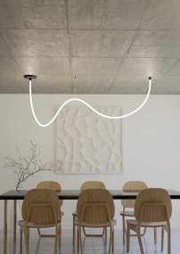 Glow 300cm Sort Fra Eglo - meter og kan lyse i varm hvid 2700K eller forskellige RGB-farver.
