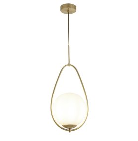 Avalon Ø23 Guld loftslampe Fra Searchlight - Hæng denne stilfulde loftlampe i et klassisk design hvor som helst i dit hjem &ndash; Det runde opalglas kombineret med den gyldne finish skaber en blød, varm glød, der passer perfekt i gangen, stuen eller over en trappe.