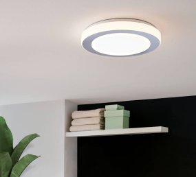 Led Carpi Ø38 Hvid badeværelseslampe Fra Eglo - Denne loftslampe har et enkelt og moderne design med en rund form og en kromkant.