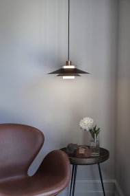 Rivoli Ø40 Kobber loftslampe Fra Halo Design - Rivoli er ikke kun funktionel belysning, men også en stilren indretningsdetalje, der passer ind i både moderne og klassiske miljøer.