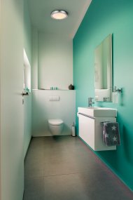 Classic Round Ø30 Chrom badeværelseslampe Fra Ledvance - Sk&auml;rmen i frostat glas ger ett fint och bl&auml;ndfritt ljus i rummet.