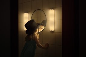 Classic Cylinder 45cm Chrom badeværelseslampe Fra Ledvance - Classic Cylinder &auml;r en modern badrumslampa med klassisk design och g&ouml;r sig utm&auml;rkt i offentliga milj&ouml;er.