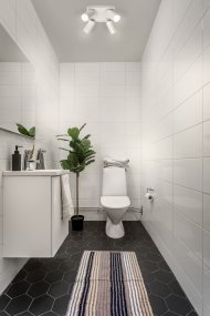 Octagon 4 Hvid spotlight Fra Ledvance - Den n&auml;tta formen i kombination med de r&ouml;rliga spotlightsen g&ouml;r den m&aring;ngsidig och passar in i alla hem och stilar.