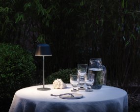 Table USB 30cm Mørkegrå bærbar Fra Ledvance - Med en IP54-klassificering er den vejrbestandig og perfekt til b&aring;de indend&oslash;rs og udend&oslash;rs brug.