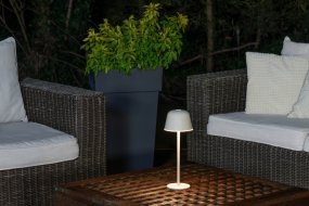 Table USB 30cm Beige bærbar Fra Ledvance - Med en IP54-klassificering er den vejrbestandig og perfekt til både indendørs og udendørs brug.