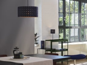 Felt Weaving Ø48 Mørkegrå loftslampe Fra Ledvance - Dekorativ pendel med sk&auml;rm gjord av fl&auml;tad filt vilket ger en fin och varm ljusspridning i rummet.