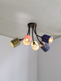 Felt Weaving Cans 63cm Flerfarvet plafond Fra Ledvance - Varje arm har en sk&auml;rm av fl&auml;tad filt vilket ger en fin och varm ljusspridning i rummet.