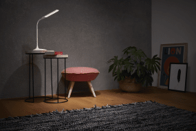 Panan Disc 37cm Hvid bærbar Fra Ledvance - Ut&ouml;ver det &auml;r lampan dimbar med touchsensorn p&aring; lampfoten vilket g&ouml;r Panan m&aring;ngsidig.