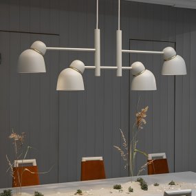 Bird 120cm Sand/messing Fra Belid - Bird er fremstillet i Varberg og er en hyldest til Belids håndværksmæssige arv, samtidig med at den bryder grænserne for traditionelt design.
